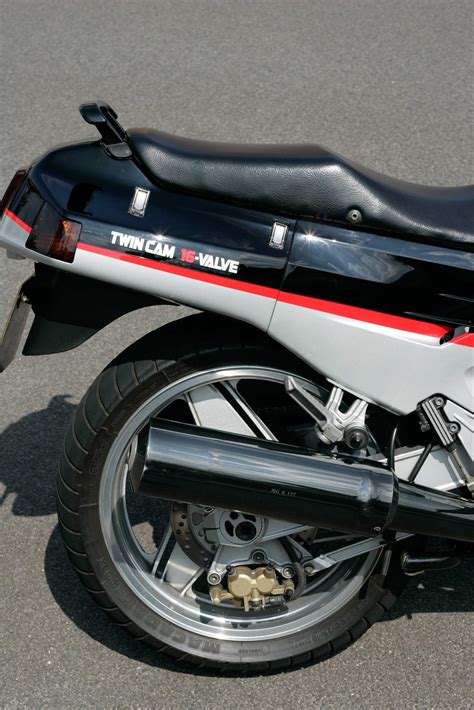 The Kawasaki ZX-10 was more sports-tourer than superbike | Hagerty UK