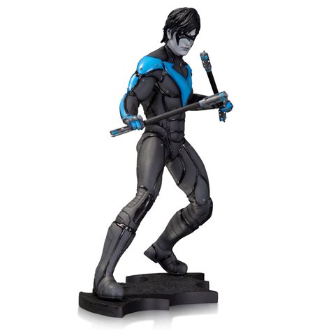 BATMAN: ARKHAM CITY – NIGHTWING STATUE