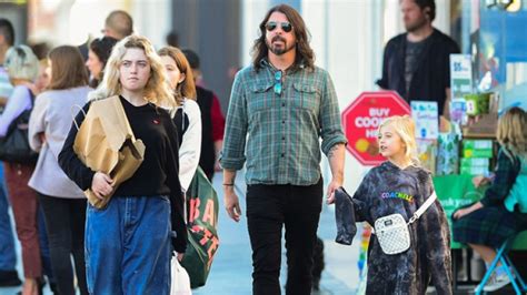 Dave Grohl’s Kids: Find Out About The Foo Fighters Frontman’s Family – Hollywood Life