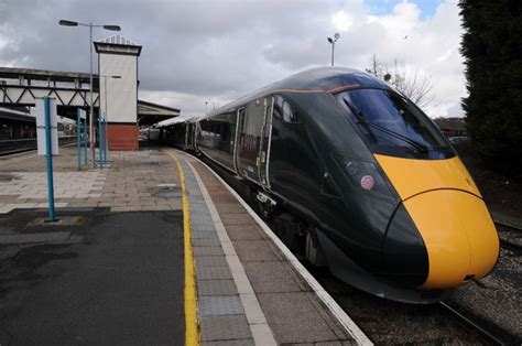 New GWR 800 Class train in Hereford © Philip Halling cc-by-sa/2.0 :: Geograph Britain and Ireland