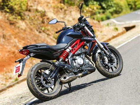 Benelli TNT 300 from DSK MotoWheels Review - ZigWheels