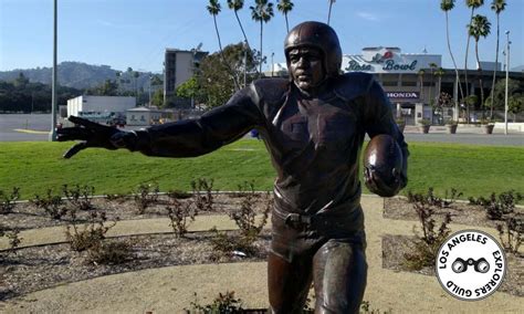 Jackie Robinson Statue at the Rose Bowl – Los Angeles Explorers Guild