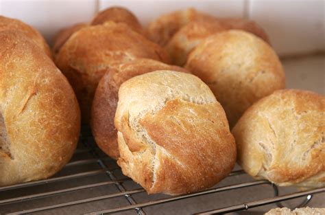 File:Bread rolls.jpg - Wikimedia Commons