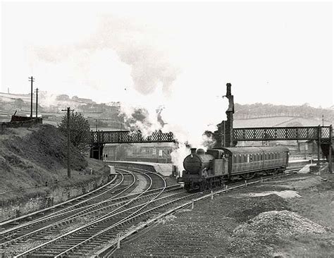 Disused Stations: Queensbury Station