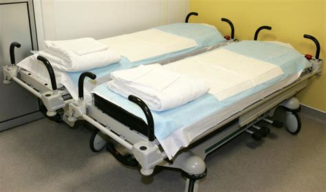 What Are the Different Hospital Bed Sizes? (with pictures)