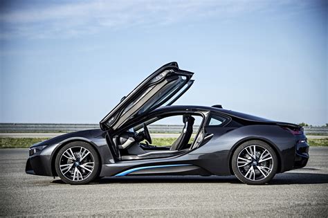 BMW i8 - Innovative Technologies [video]