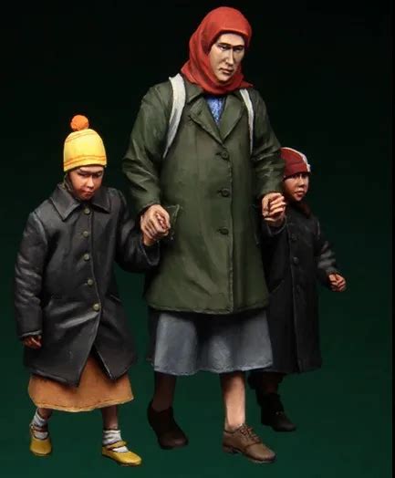 1/35 Scale WW2 Soviet civilian three WWII Historical Figure Resin Model Kit Free Shipping-in ...