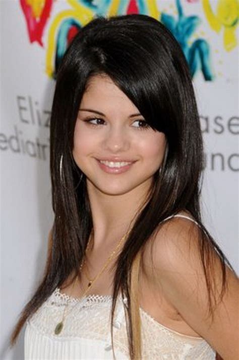 Selena Gomez HAIR STYLES OF SELENA