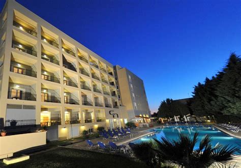 Hellinis Hotel in Kanoni Kassiopi, Corfu | Greeka