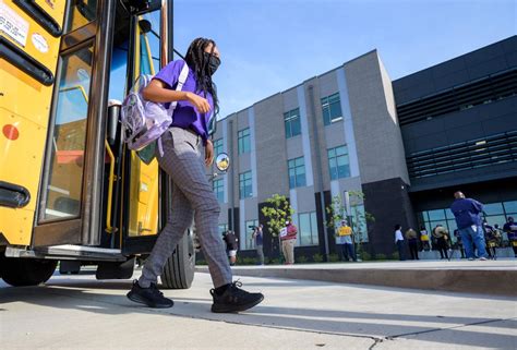 Photos: Edna Karr High School seniors are welcomed back to campus for first day of school ...