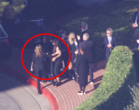 Jennifer Aniston Struggled At Matthew Perrys Funeral Kept To Herself ...