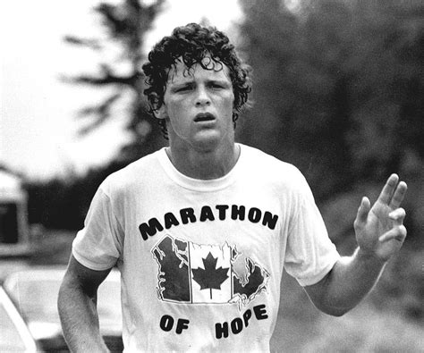 Terry Fox Biography - Childhood, Life Achievements & Timeline