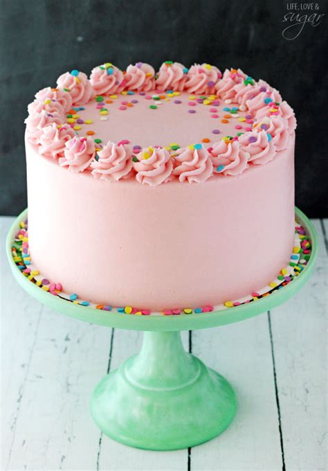 How to Frost a Cake with Buttercream - Step-by-Step Tutorial (Photos) | Smooth cake, Simple cake ...