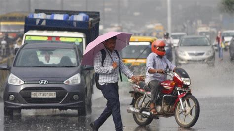 Light rain in Gurugram, temperature higher than usual - Hindustan Times