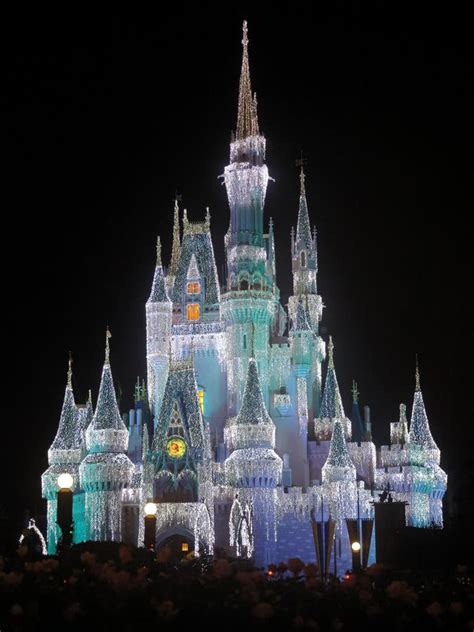 Magic Kingdom Castle at Christmas Editorial Image - Image of buena, world: 54742725