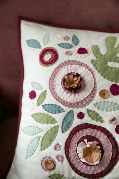 How to Make a Modern Appliqué Pillow With Knits - Suzy Quilts