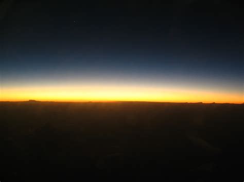 File:Post-sunset horizon from aircraft.JPG - Wikimedia Commons