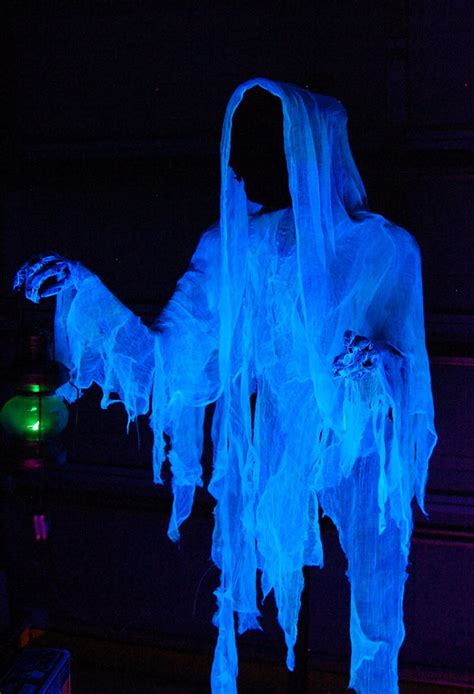 Cloaked Ghost | Halloween Forum