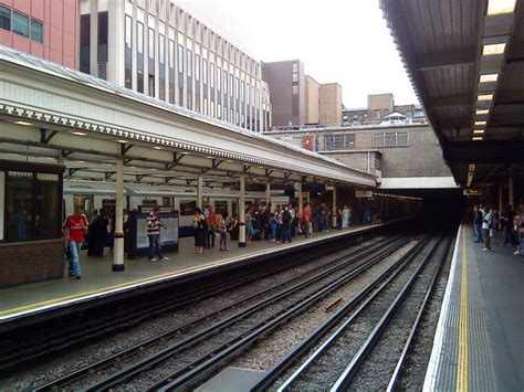 High Street Kensington tube station © Andrew Abbott cc-by-sa/2.0 :: Geograph Britain and Ireland