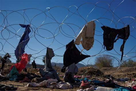 Photos: El Paso sees surge in border crossings | CNN