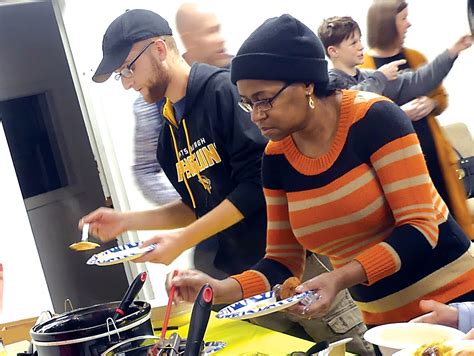 ‘An enormous amount of love’: Volunteers host Thanksgiving meals for more than 1,000 local ...