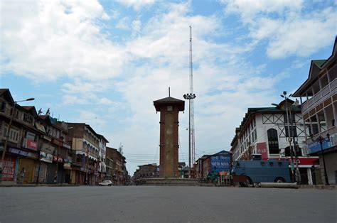 Lal Chowk, Srinagar, Jammu and Kashmir, Tourism, 2021 | Market, Shopping, Photos of Lal Chowk ...