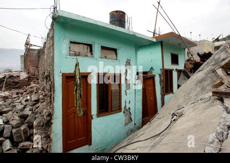 Muzaffarabad devastated by an earthquake, Pakistan Stock Photo - Alamy