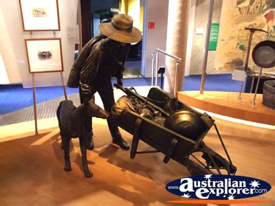 BALLARAT GOLD MUSEUM SCULPTURE PHOTOGRAPH, BALLARAT GOLD MUSEUM ...