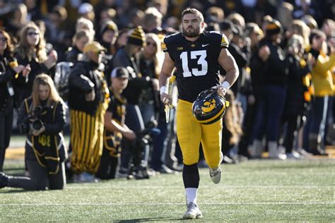 Iowa embraces being the underdog against Michigan in the Big Ten title ...