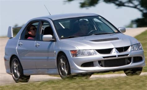 Mitsubishi Lancer Evolution 9 Photos and Specs. Photo: Mitsubishi ...