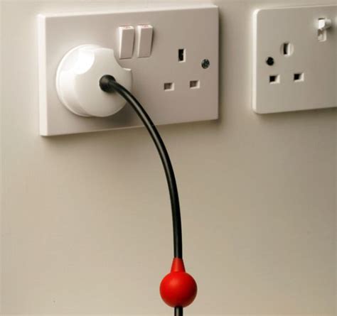 3 Pin British Plug helps you take off the plug from socket safely ...