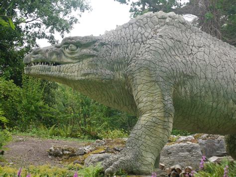 Crystal Palace Dinosaurs – London, England - Atlas Obscura