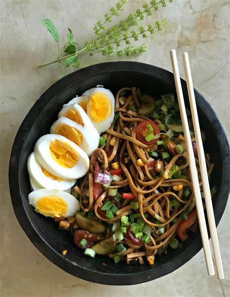 Udon Noodle Salad with Soya Chilli Dressing - Sinamon Tales