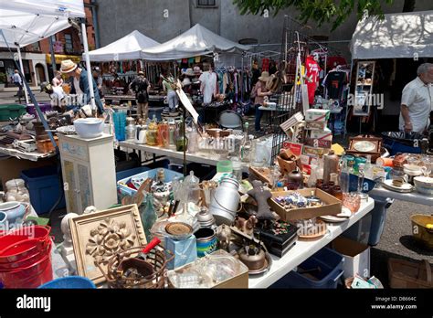 Flea market in Hell's Kitchen, NYC, New York City Stock Photo - Alamy