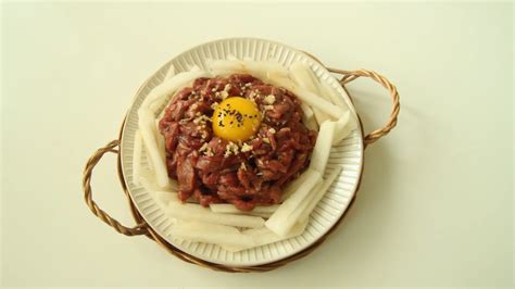 Korean Raw Beef | (육회 - Yukhoe) - RecipesXP