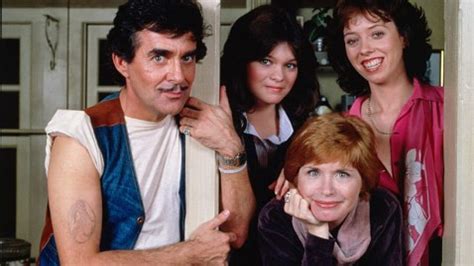 'One Day at a Time' Cast Reunite, Dish on Behind-the-Scenes Drama - ABC ...