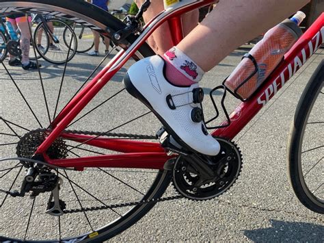 How To Clip Into Bike Pedals: 5 Tips To Increase Your Confidence - Femme Cyclist