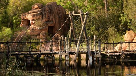 The dead water parks at the heart of Disney World Florida - BBC News