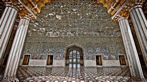 Sheesh Mahal Agra | History, Architecture & Visiting Time | UP Tourism