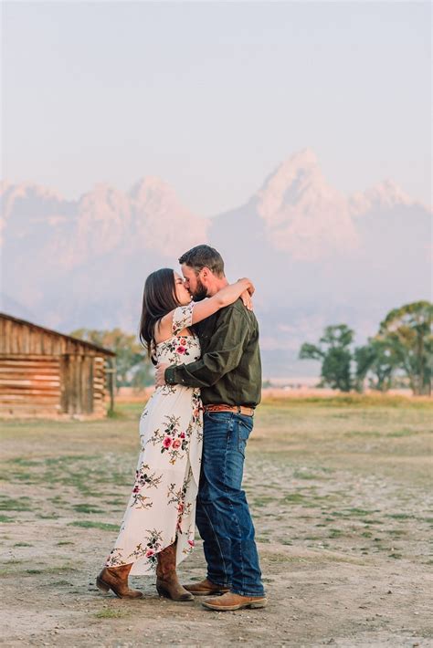 Mormon Row Sunrise Engagements - Janelle & Co Photo