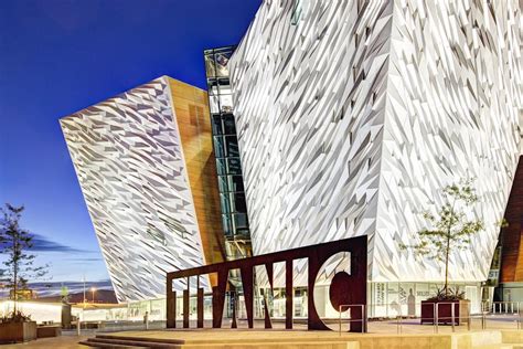 Belfast City Tour | Titanic, City Hall, Belfast Murals, Stormont ...