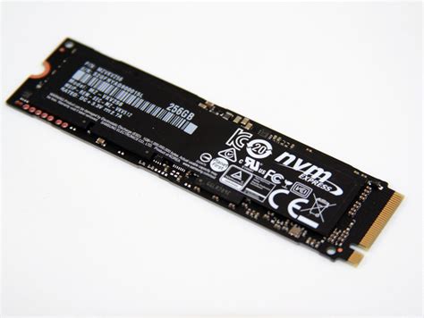 Samsung SSD 950 PRO Review | Ubergizmo