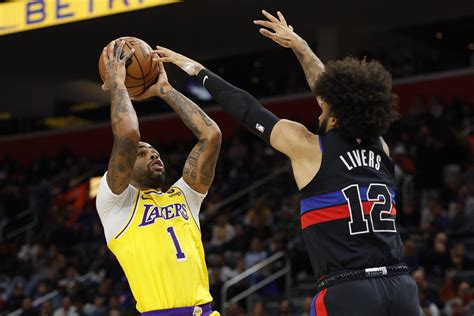 Lakers pin Pistons with record-breaking 15th straight loss | Reuters