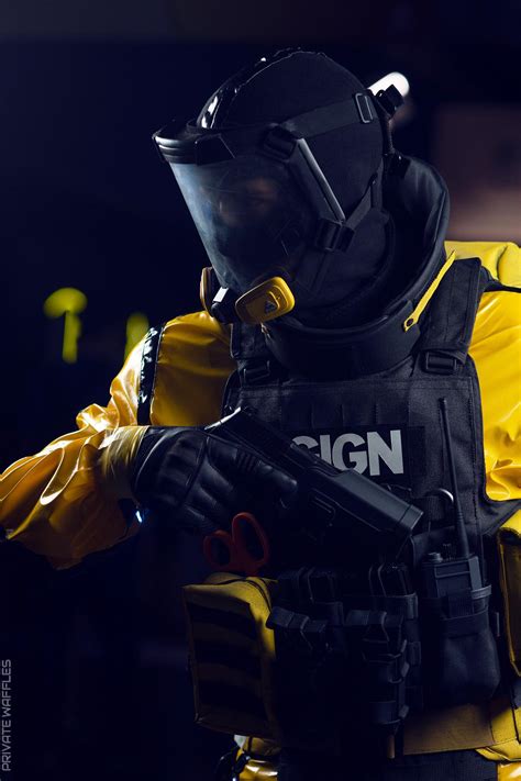 - Eye in the sky is ready to go! Lion cosplay by @hobowithsh0tgun : r/Rainbow6