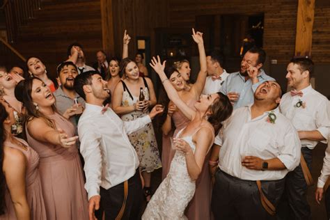 How Much Time for Open Dance Floor? - Bekah Laine Events