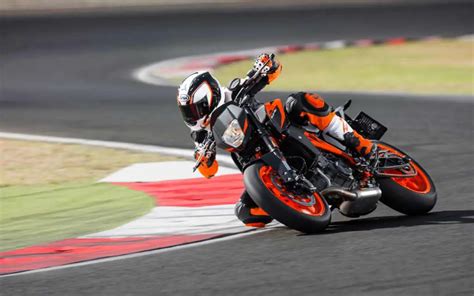 2018 KTM 690 Duke Review • Total Motorcycle