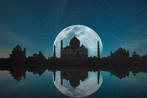 Taj Mahal at night stock photo. Image of river, mausoleum - 165892100