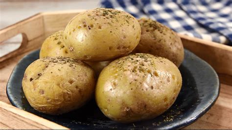 Easy Ways to Boil Potatoes in the Microwave: 12 Steps