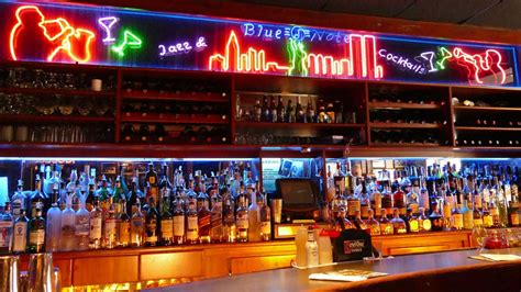 9 Best Bars in Destin in 2023 - MyBartender