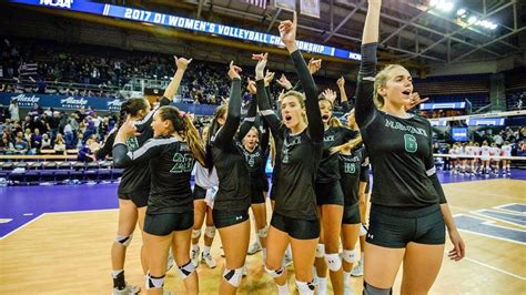 Rainbow Wahine Volleyball 2017 - Hawaii Vs Illinois